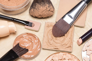 Produtos de maquiagem para pele oleosa (foto: Shutterstock)