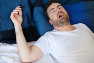 A apneia do sono ou o ronco não deixam você dormir?