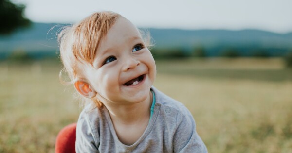 Por que o bebê tem assaduras quando nascem os dentes?