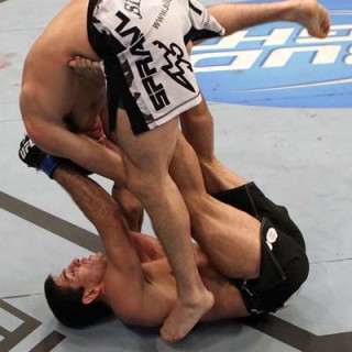 O lutador Paulo Thiago contra Diego Sanchez - Divulgação