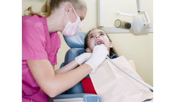 Criança no dentista