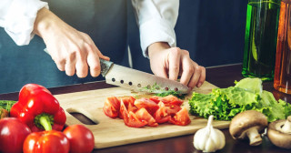 Cozido ou cru: que alimento é melhor - Créditos: Artem Oleshko/Shutterstock