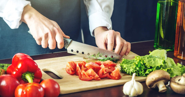 Cozido ou cru: que alimento é melhor - Créditos: Artem Oleshko/Shutterstock