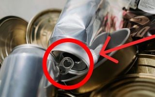 close de anel de alumínio em uma lata de refrigerante