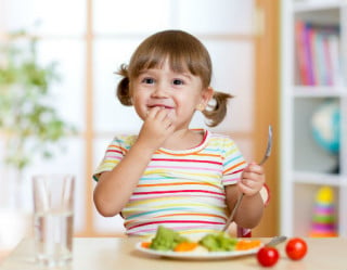 Nutrientes corretos permitem que as crianças cresçam de forma saudável e completa