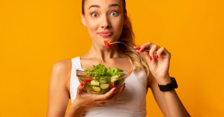 Nem todas as saladas são saudáveis - Créditos: Prostock-studio/Shutterstock