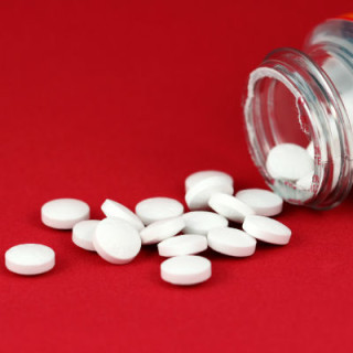Pote com medicamentos - Foto: Getty Images