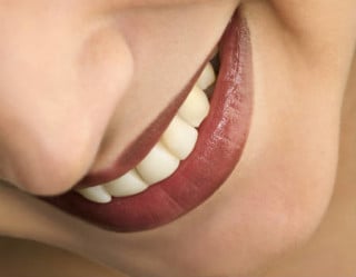 Confira quais os alimentos que mancham os dentes