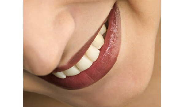 Confira quais os alimentos que mancham os dentes