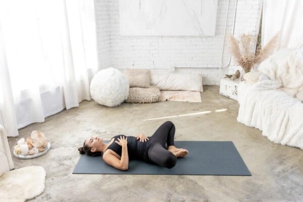 6 posturas de yoga para aliviar dores de cabeça (Foto: Arquivo Pessoal)