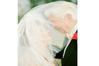 Casal celebrando os 63 anos de casados 