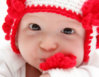 bebê com roupa de frio