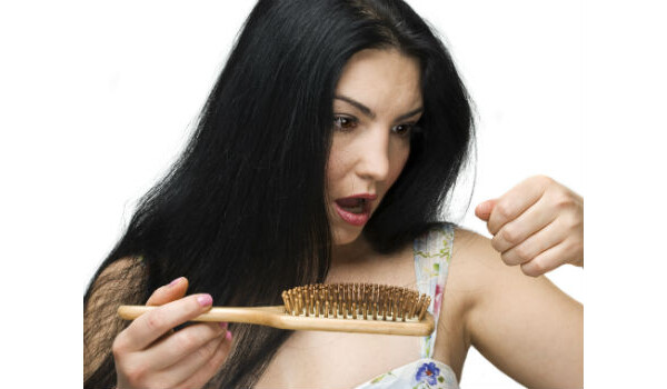 Entenda por que dieta restritivas podem causar queda de cabelo