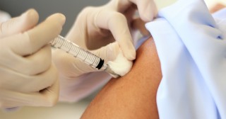 Vacinação nacional contra gripe é adiantada contra COVID-19 - Créditos: DonyaHHI/Shutterstock