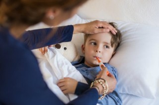 Criança com febre - Foto: Shutterstock