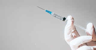 Vacinas Pfizer e AstraZeneca podem combater variante indiana