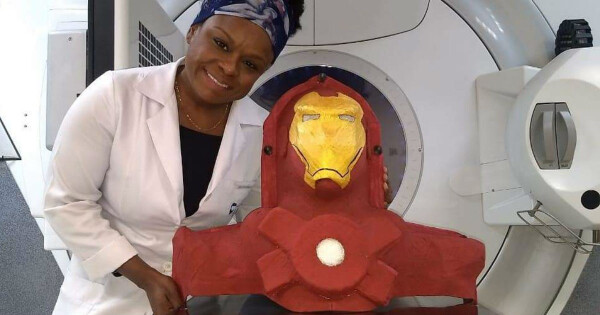 Equipe faz máscaras de radioterapia com personagens infantis. Foto: Divulgação
