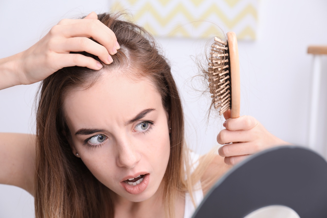 11 dicas de como tratar o cabelo caindo