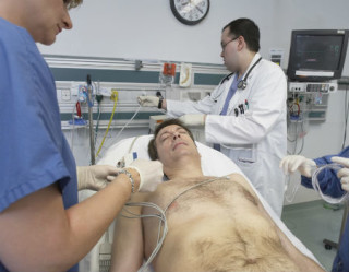 Homem acorda do coma após tratamento com ultrassom