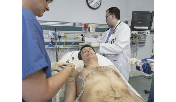 Homem acorda do coma após tratamento com ultrassom