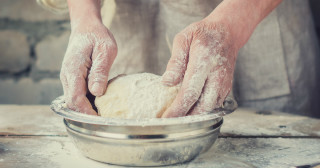 Fermento natural ou biológico? Veja como fazer pão caseiro - Créditos: Gostua/Shutterstock