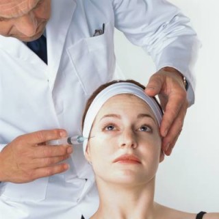 Conheça a diferença entre Botox, peeling e preenchimento