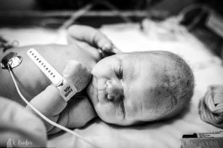 Horas depois do nascimento, a cabeça já havia voltado ao normal - foto: Reprodução/Kayla Reeder 