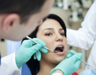 Entenda os casos mais comuns para a extração de dentes
