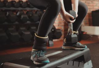 Exercícios para perna: caneleira - Foto: Shutterstock