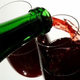 Conheça os benefícios do consumo do vinho durante as refeições - Foto: Getty Images
