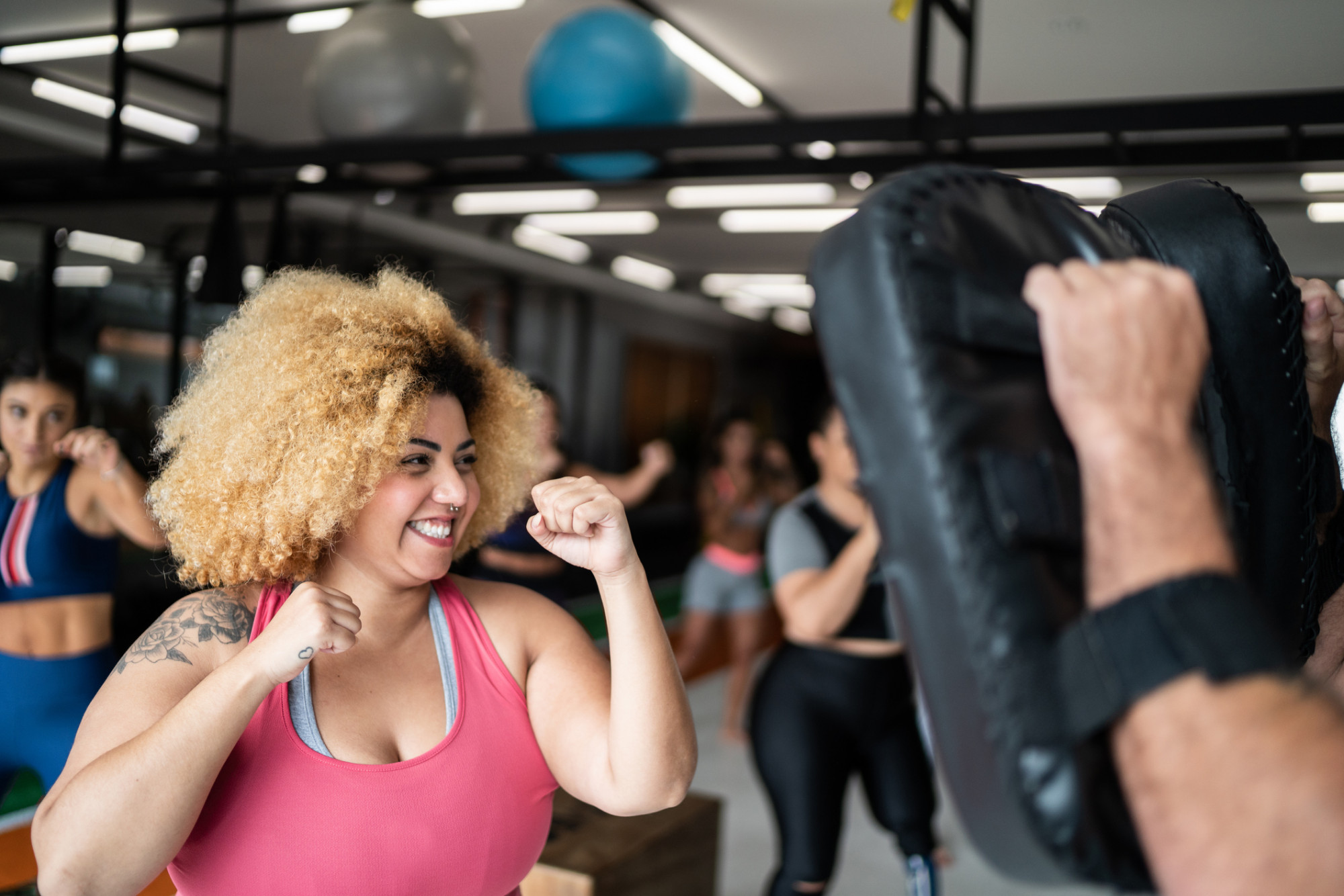 Musculação feminina: personal trainer esclarece dúvidas sobre a