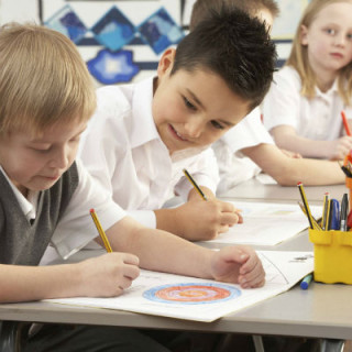 Crianças na escola - Foto: Getty Images
