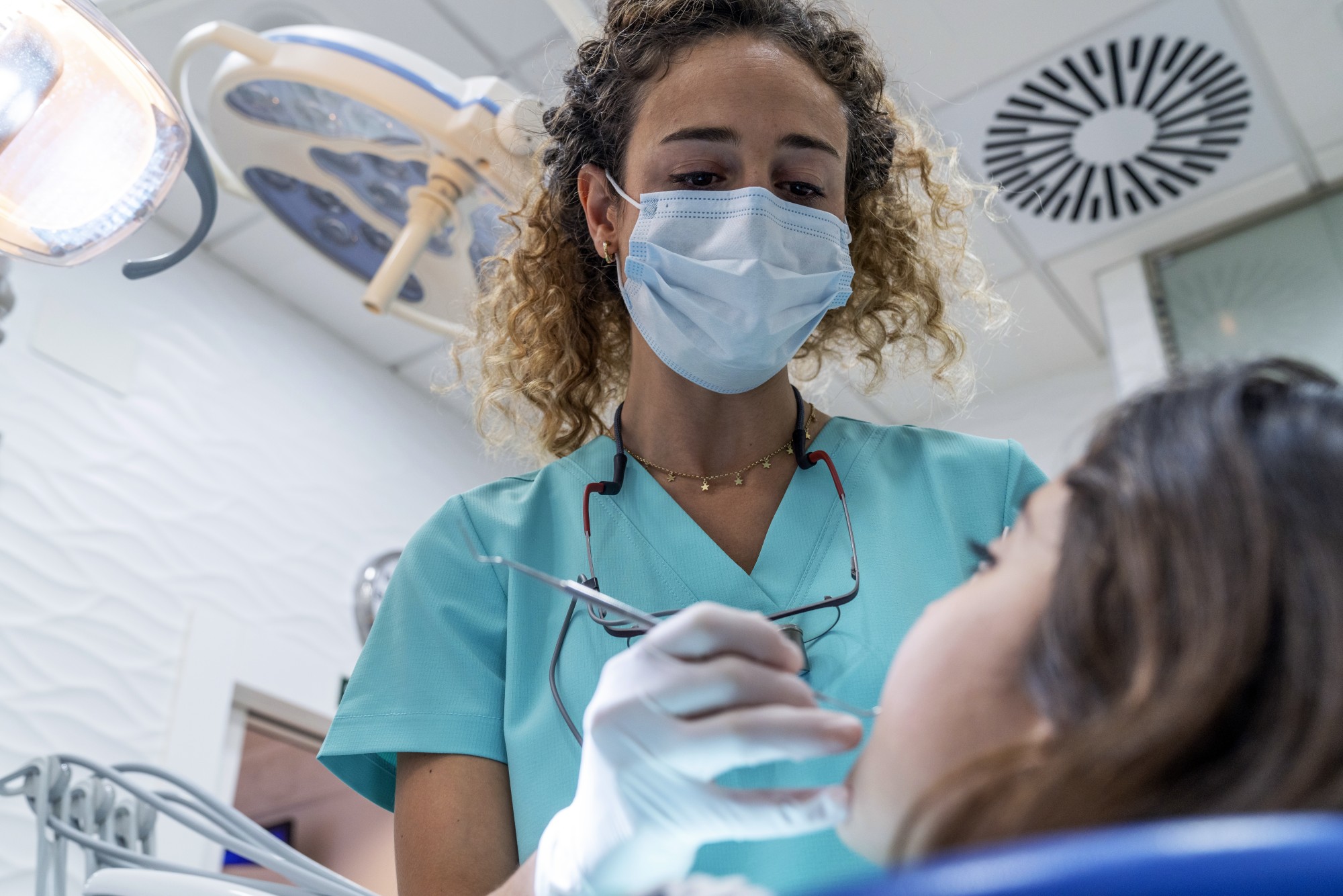 Quanto tempo dura um canal no dente? Dentista esclarece - Minha Vida