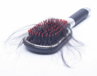 Fisioterapia pode ajudar problemas de cabelo, como a queda