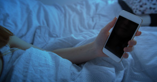 Dormir com o celular 