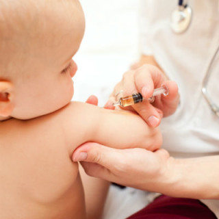Bebê sendo vacinado - Foto: Getty Images