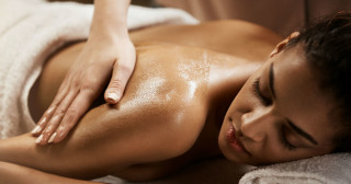 Massagem tântrica: o que é, como é feita e benefícios