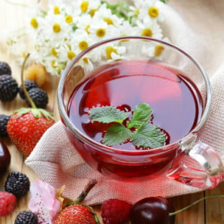 Xícara de chá de frutas vermelhas - Foto: Getty Images