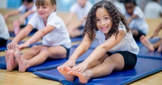 Yoga para crianças: diversão e novos laços com os pais