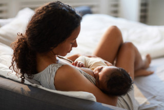 Por que o leite materno estimula a imunidade do bebê?