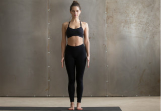 Posições do yoga: Tadasana - Foto: Shutterstock