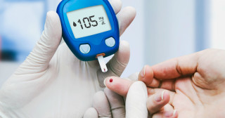 Diabetes: novo adesivo mede glicose sem precisar de agulhas