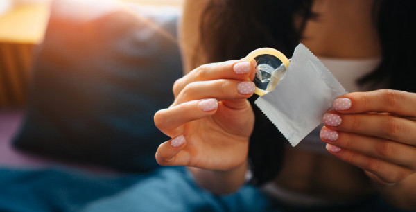5 maneiras de usar a camisinha para ter mais prazer na transa - Minha Vida
