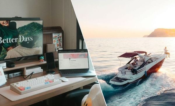 Foto dividida: na esquerda uma área de trabalho com computador, na direita uma lancha no mar