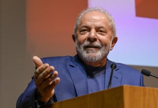 Presidente eleito Luiz Inácio Lula da Silva (PT) durante encontro com membros do comitê em Lisboa, Portugal.