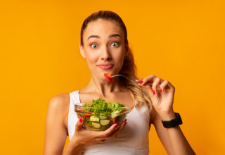 Veja quais ingredientes colocar na salada - Créditos: Prostock-studio/Shutterstock