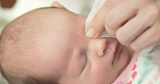 Conjuntivite em bebê: sintomas e como tratar