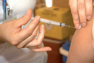 Campanha de vacinação contra a gripe começa nesta segunda-feira 