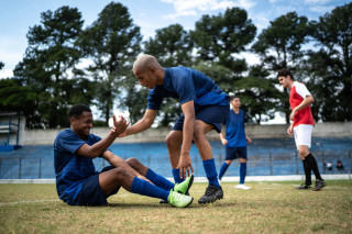 Joga futebol com os amigos e quer melhorar?