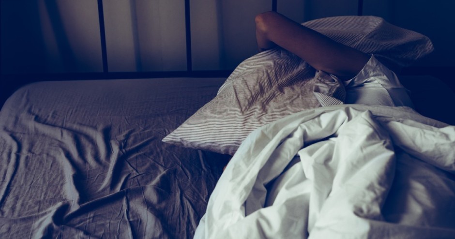 Dormir mais cedo pode reduzir o risco de desenvolver depressão
